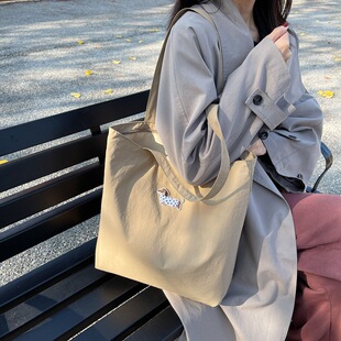 2024秋冬大容量帆布包包女小众通勤手提学生时尚单肩包轻奢托特包