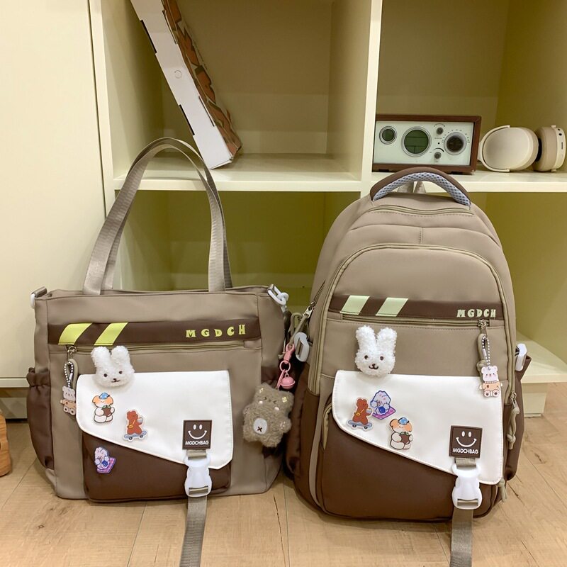 日系in书包女学院风初中高中学生轻便背包女双肩旅游轻便可爱撞色