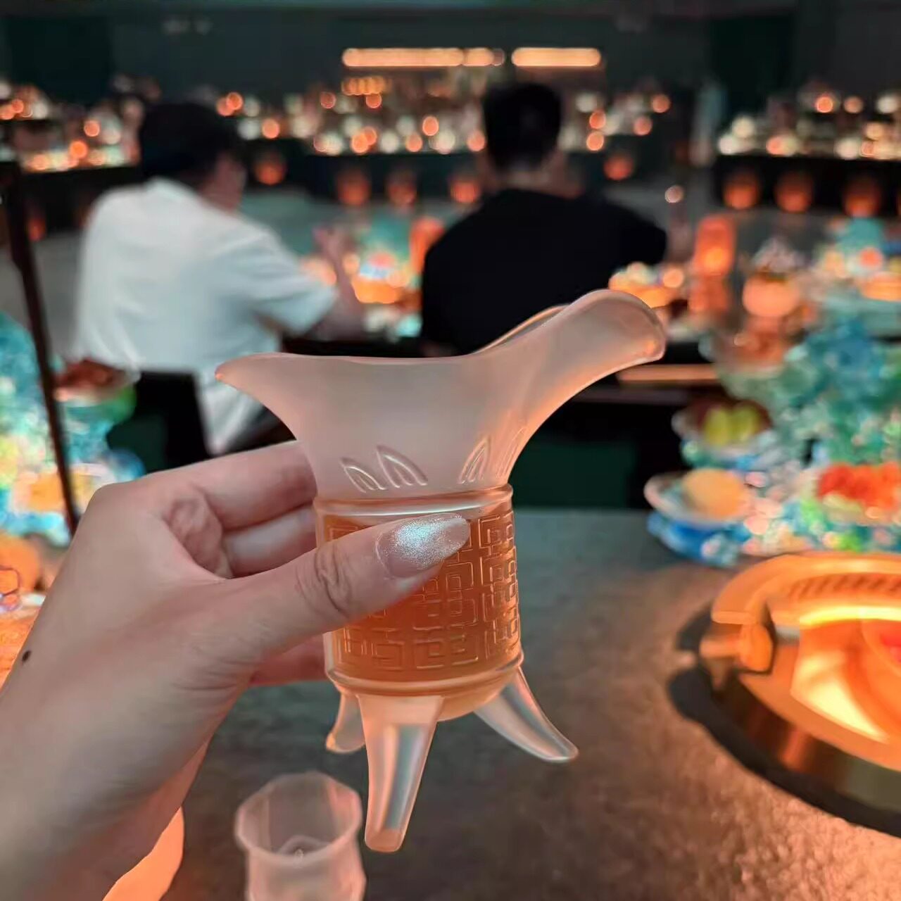 秦始皇帝王杯磨砂高脚杯酒吧主题酒杯学生抽象玻璃杯趣味水杯杯子图片