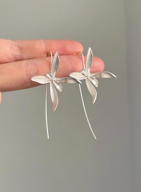 Vintage古着 Pure white iris耳饰