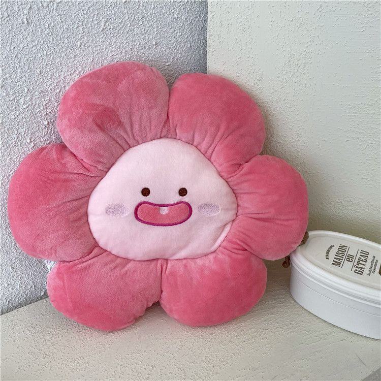 ins风可爱少女心花朵坐垫丑萌桃子毛绒公仔抱枕坐垫生日礼物
