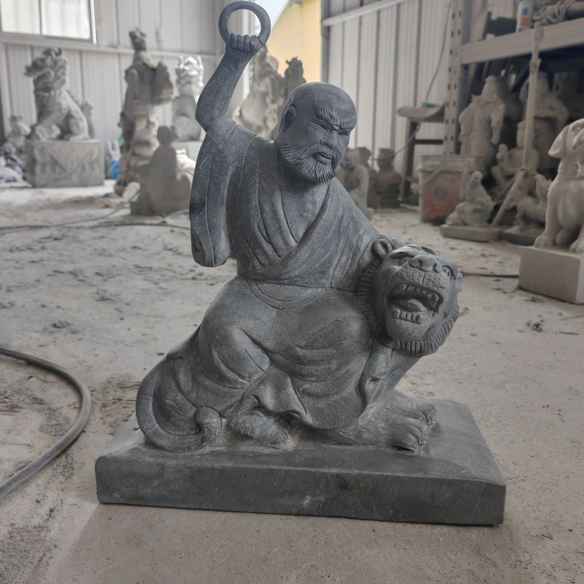 石雕伏虎罗汉摆件青石降龙伏虎罗汉石头石材整石雕刻寺庙神像家用