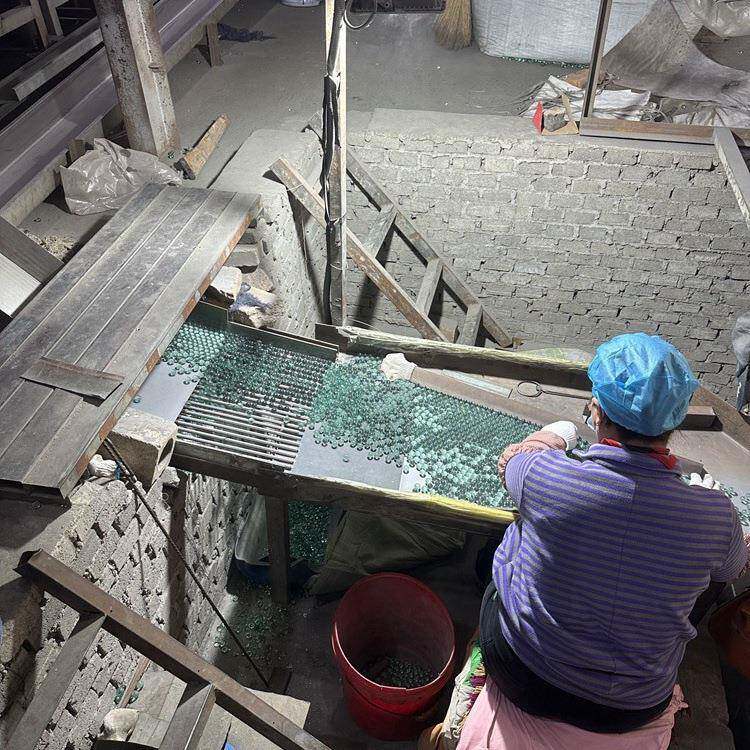 精选玻璃弹珠透明度高直径规格多样熔点稳定适用于鱼池装饰过滤