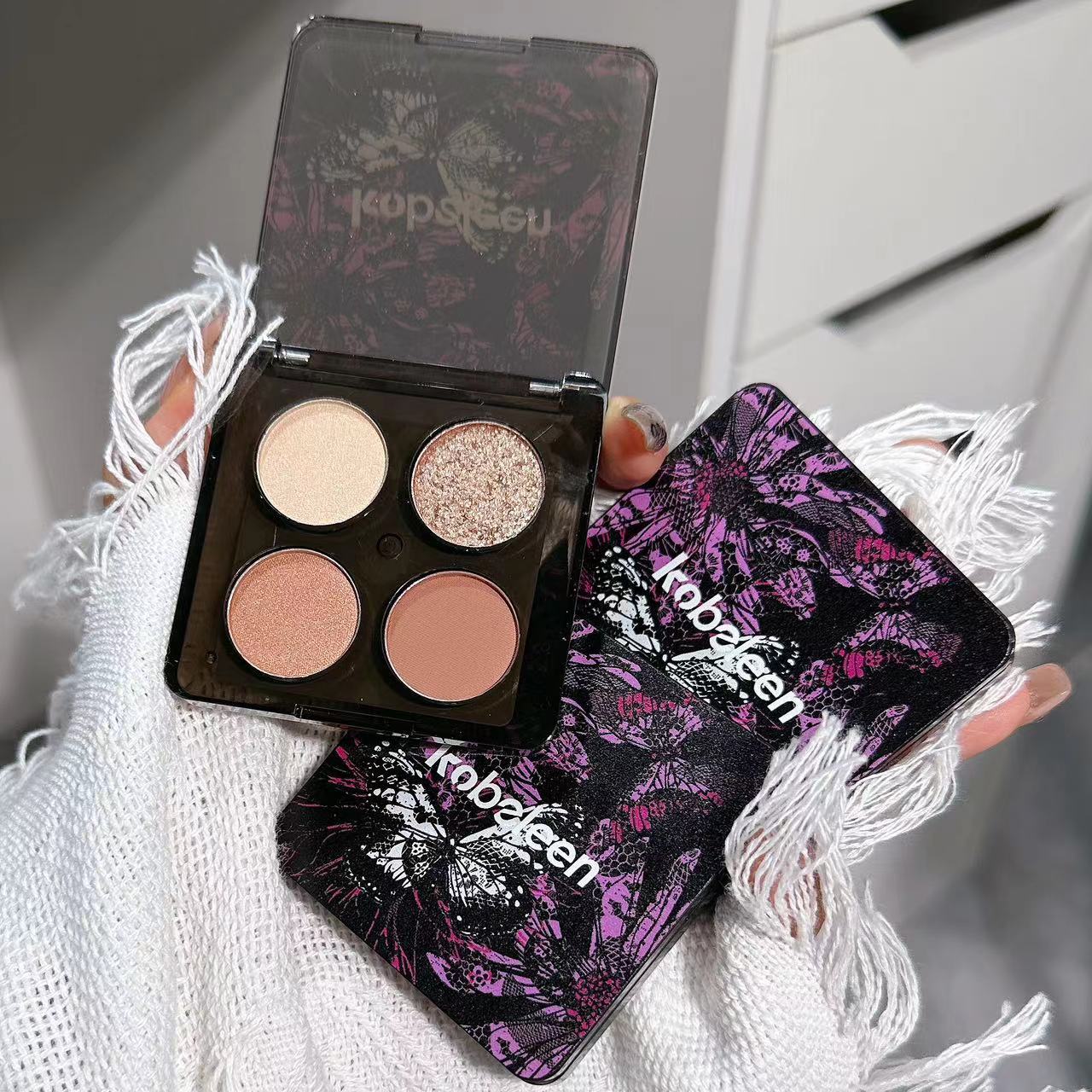 蕾丝眼影盘四色眼影新手珠光闪粉哑光大地色修容烟熏妆波