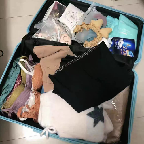 女士行李箱开箱有物，不知道密码，款式随机不退不换