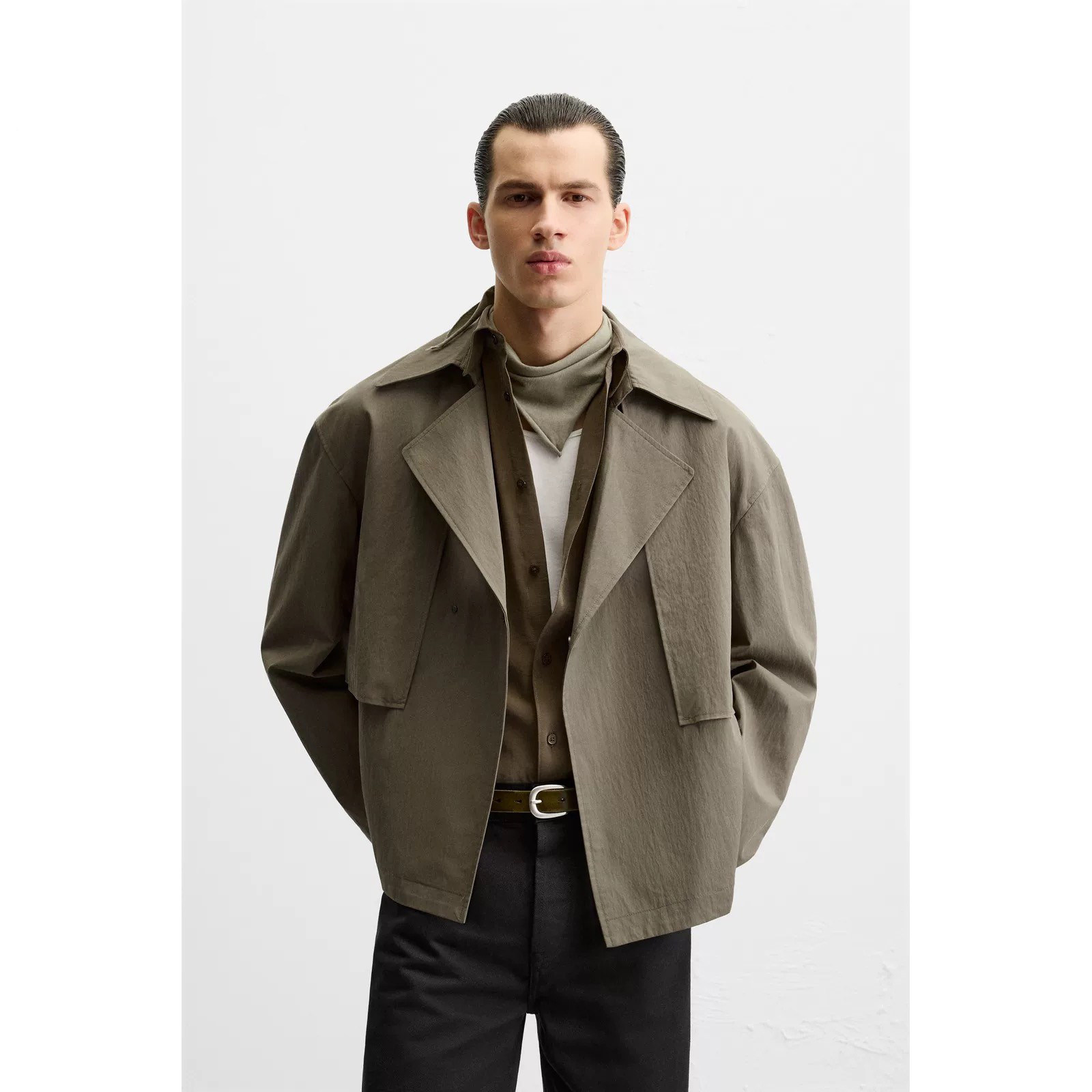 2025春季新品 男装 轻薄科技面料短款暗排扣大衣风衣 8281103