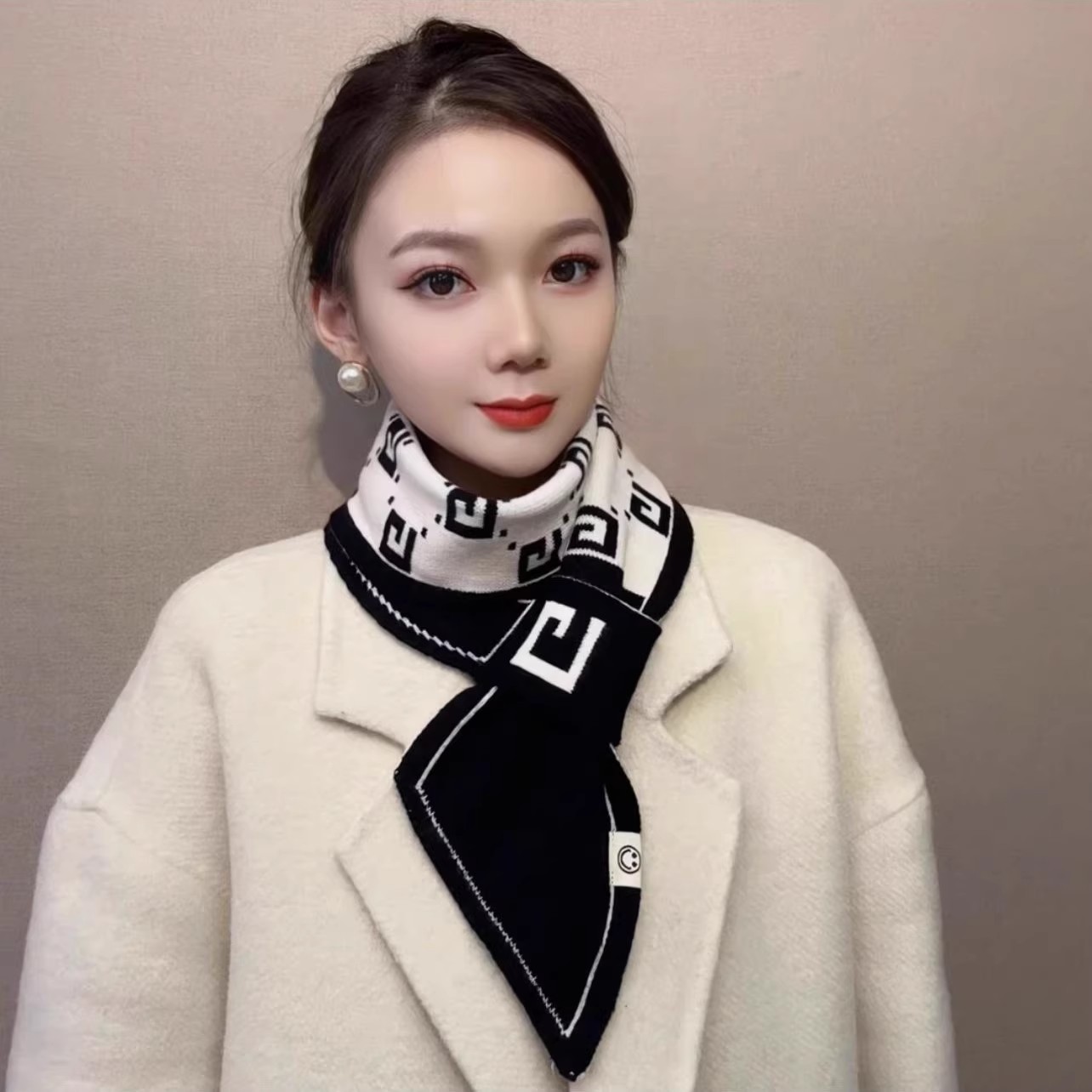 秋冬围巾女2025新款网红爆款高级感韩版百搭洋气针织领巾护颈围脖