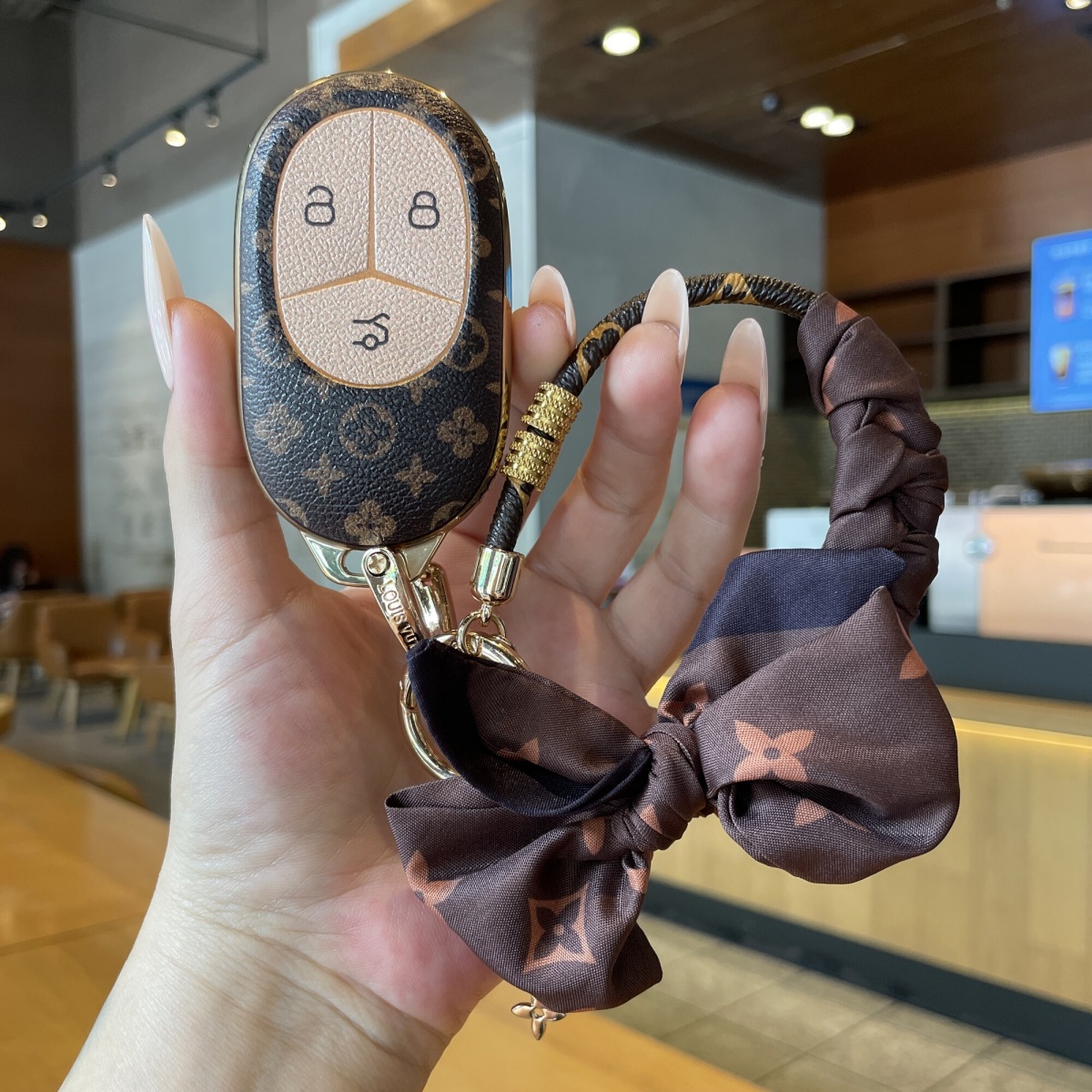 适用蔚来ES6 ET5 ET7钥匙套ET5T ES7 ES8壳EC7 EC6车高档女包扣