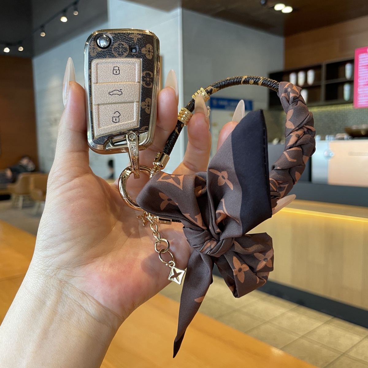 适用大众钥匙套新朗逸高尔夫途观L探岳速腾宝来凌渡帕萨特车扣壳