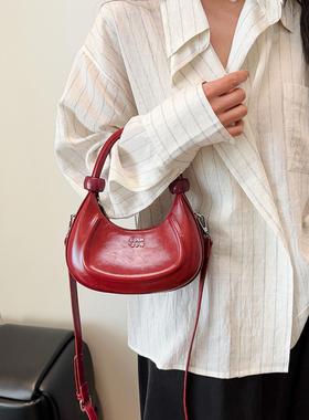 红色月牙包女2025新款极简风手提斜挎包轻奢小众休闲高级感小拎包
