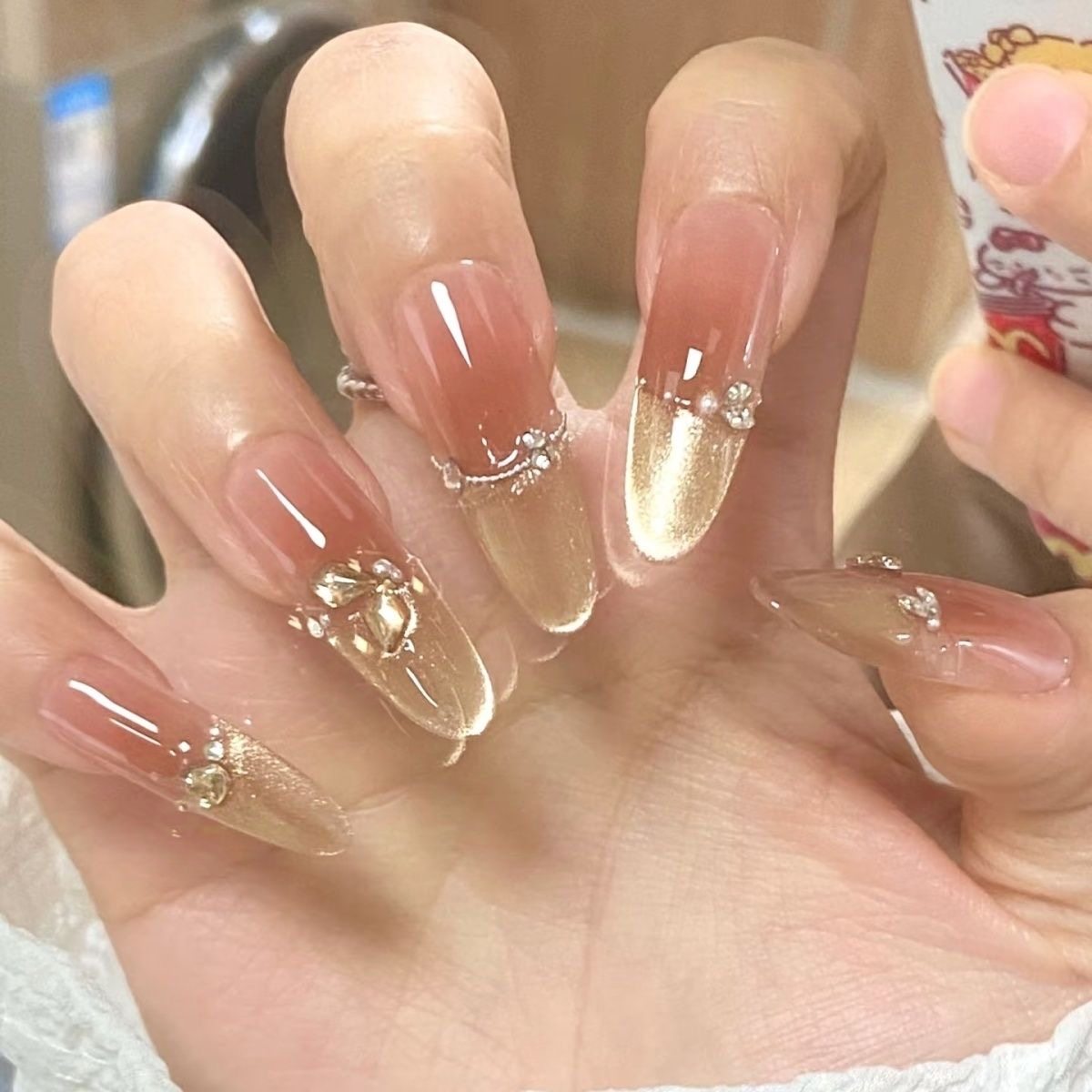 2025纯手工穿戴甲中长款新娘气质爆闪美甲高级可拆卸显白金色猫眼,彩妆/香水/美妆工具,穿戴甲/甲片,淘宝优惠券,粉丝福利购,淘宝优惠卷