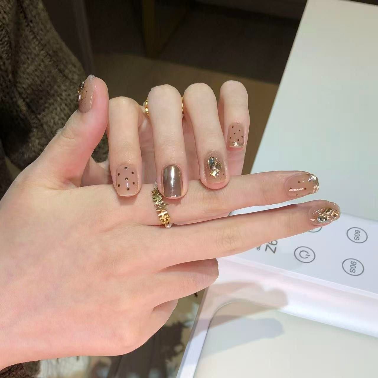 【秋日波点】纯手工穿戴甲秋冬美拉德闪钻显白短款美甲可拆卸甲片,彩妆/香水/美妆工具,穿戴甲/甲片,淘宝优惠券,粉丝福利购,淘宝优惠卷