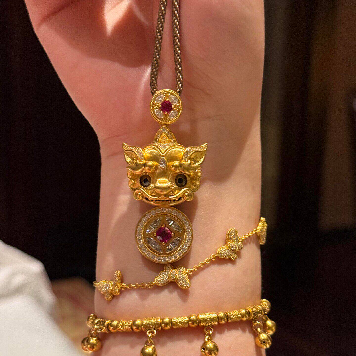 金包银眨眼貔貅吊坠女韦雪同款点钻招财纳福吞金兽项链情人节礼物