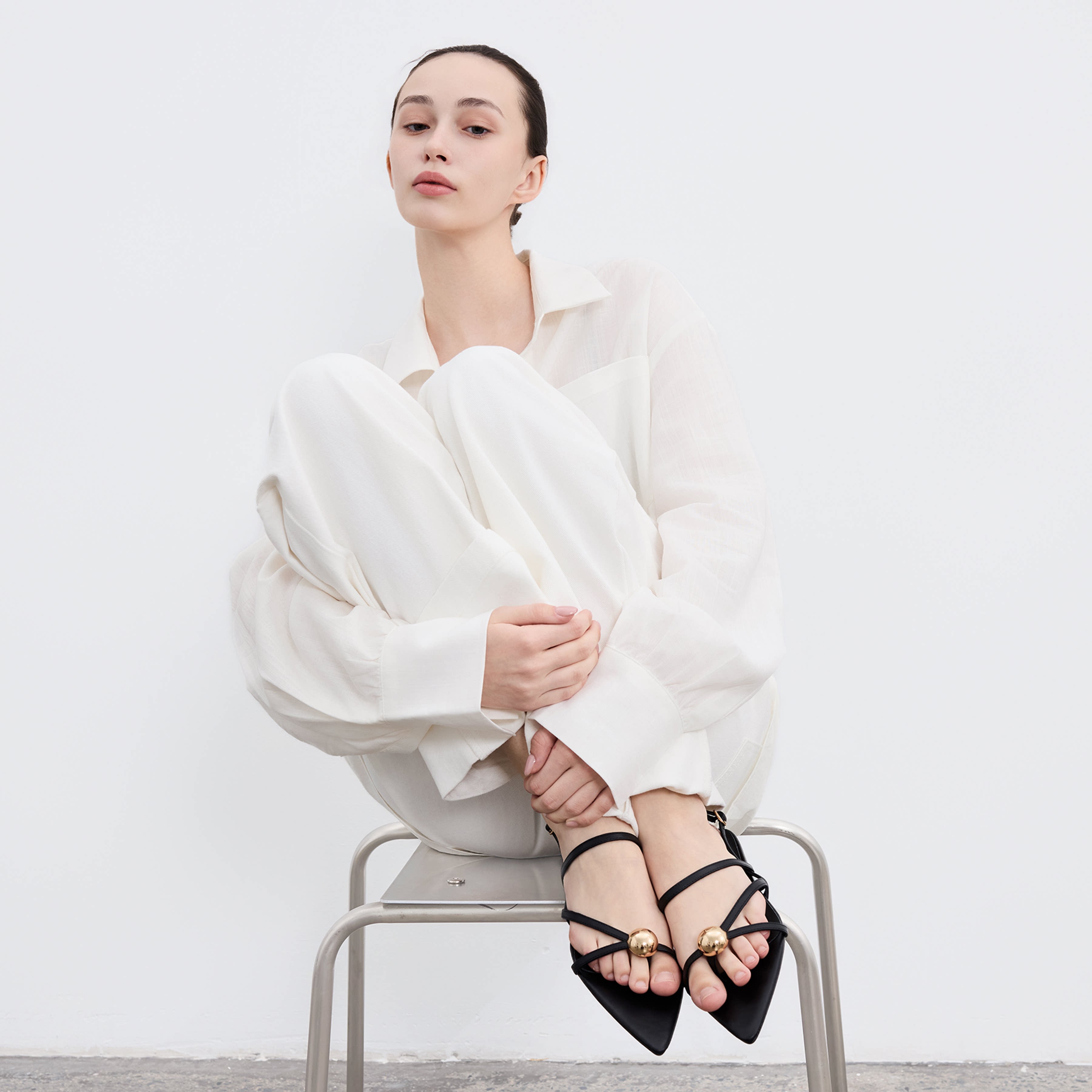 Cihi细带留白设计 高光镜面工艺金属球搭扣尖头中空单鞋