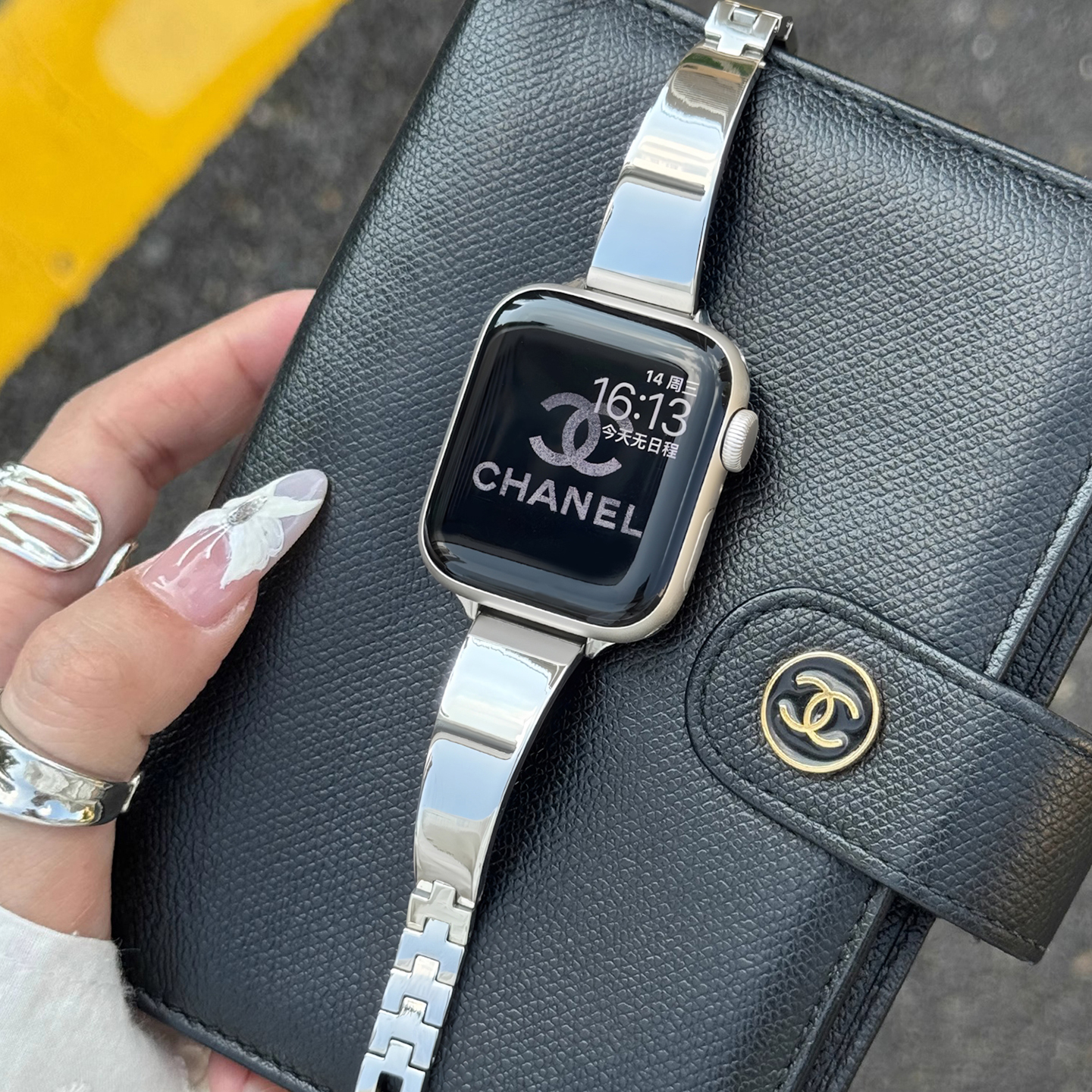 适用iwatchs9手镯夏季金属手表带