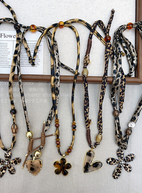 捧猫家~复古豹纹丝巾颈链