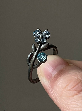 做旧黑色仿蓝锆石蝴蝶枝叶戒指女