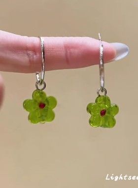 森系甜美绿色花朵耳环女款2025新款设计感夏日小清新显白耳饰耳扣