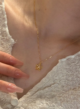 金色镂空花朵闪钻项链独特高级感