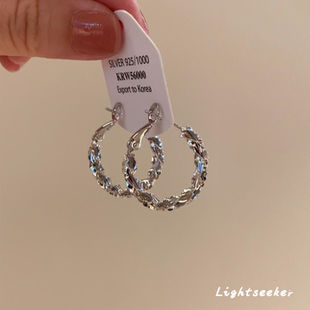 莫比乌斯环耳钉韩系冷淡风女个性 独特百搭高级感爆闪C型耳饰简约