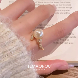 爆闪法式 仿珍珠戒指气质复古小众设计轻奢高级感指环重工食指戒女