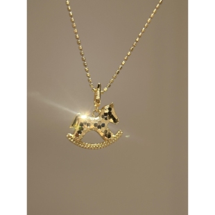 碎冰冰木马吊坠项链轻奢精致高级感小众设计百搭时尚个性锁骨颈链