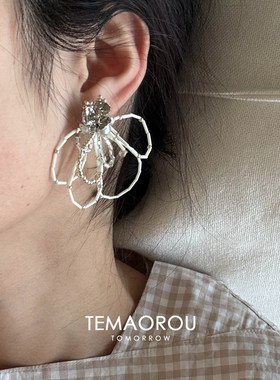 手工款不对称白色管状珠花朵耳环文艺风独特漂亮百搭日系夸张耳饰