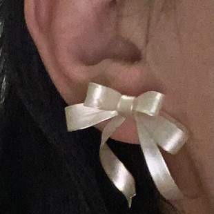 法式 奶油绸缎拉丝双层蝴蝶结耳钉轻奢复古优雅小众高级感耳环耳饰