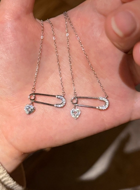 设计感闪钻爱心别针项链轻奢精致