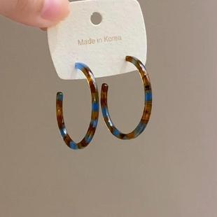 秋冬琥珀色圈圈耳环复古港风高级感气质耳钉简约百搭显脸小耳饰女