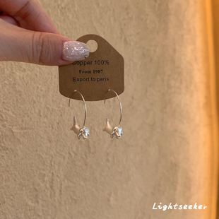 秋冬新款 哑光腊肠狗耳环可爱甜美简约耳圈气质百搭日杂感独特耳饰