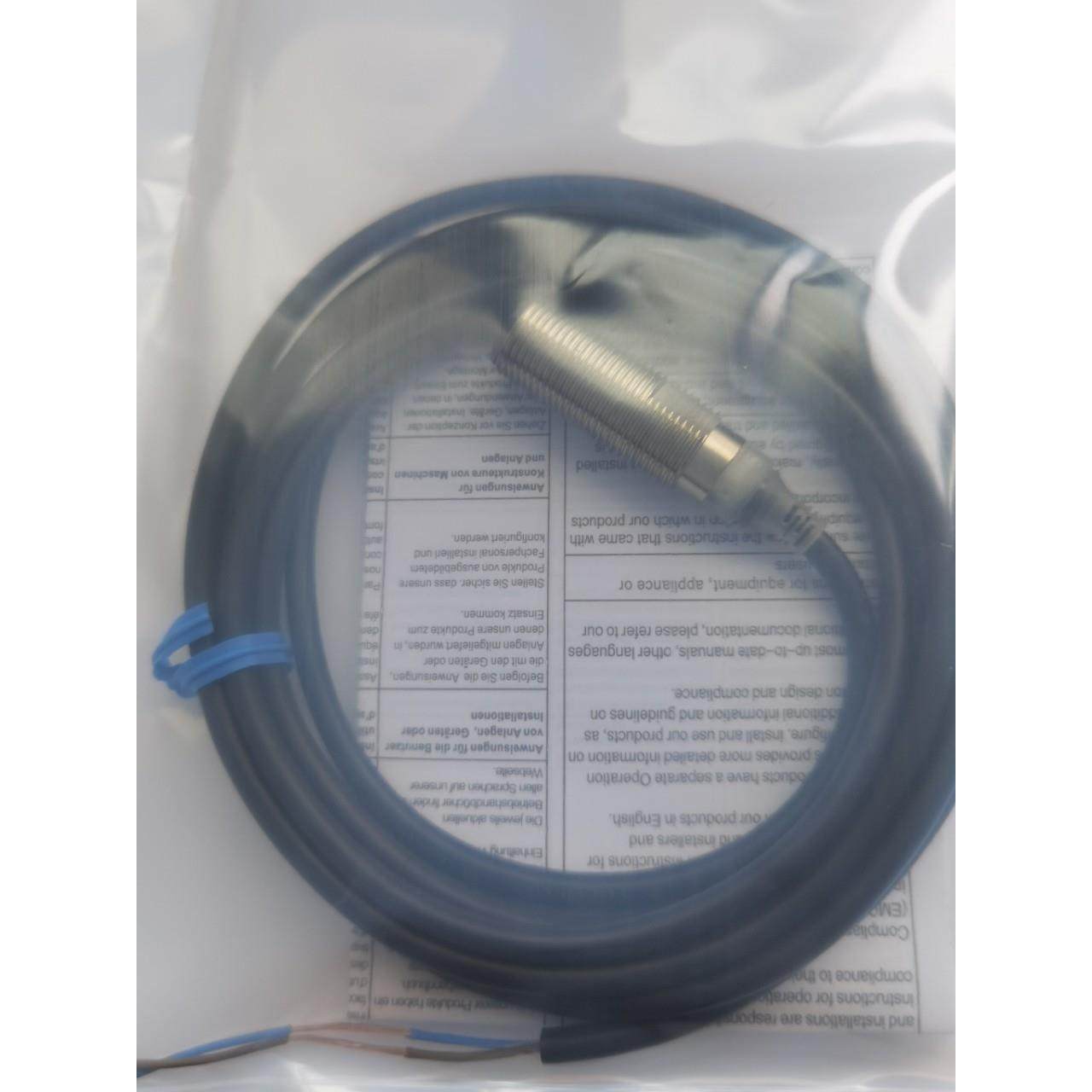 按近开关 限位开关 E2E-X7D112 长距离检测 双色灯