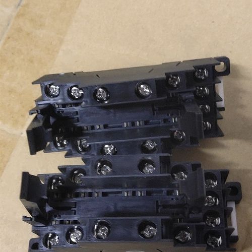 RF1V-5A1BL-D24 原装进口和泉IDEC 安全继电器 配底座SF1V-6-07L