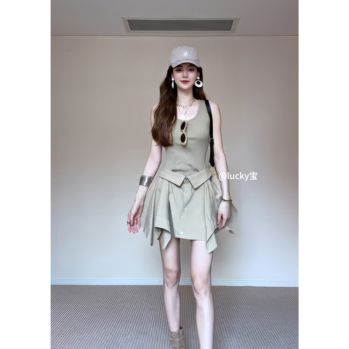 Wannvy up 轻奢高级感背心式连衣裙女夏日减龄收腰显瘦包臀短裙子
