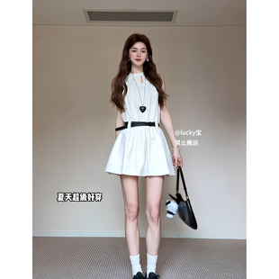 Wannvy up 设计感挂脖无袖连衣裙女竖条纹气质百搭收腰短袖送腰带