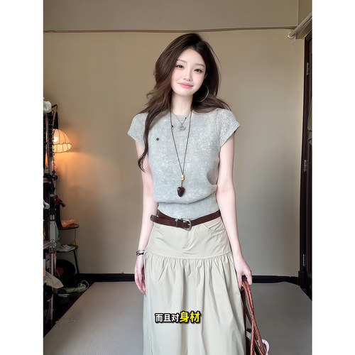 昕羽垚STUDIO 韩系极简风圆领短袖针织衫显瘦设计感半身裙两件套