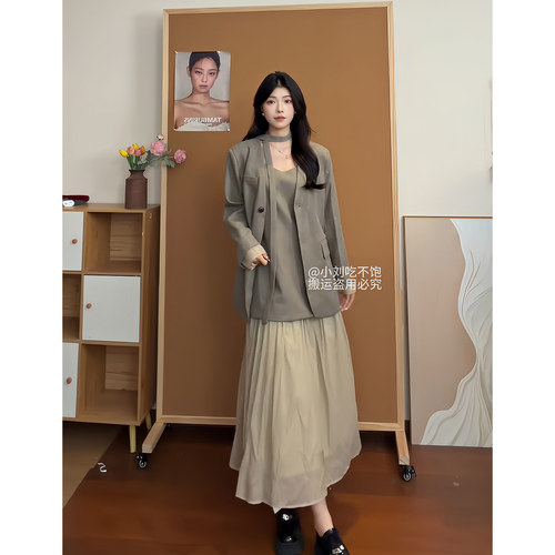 昕羽垚STUDIO 高端韩版气质无领西装外套时尚拼色吊带连衣裙套装