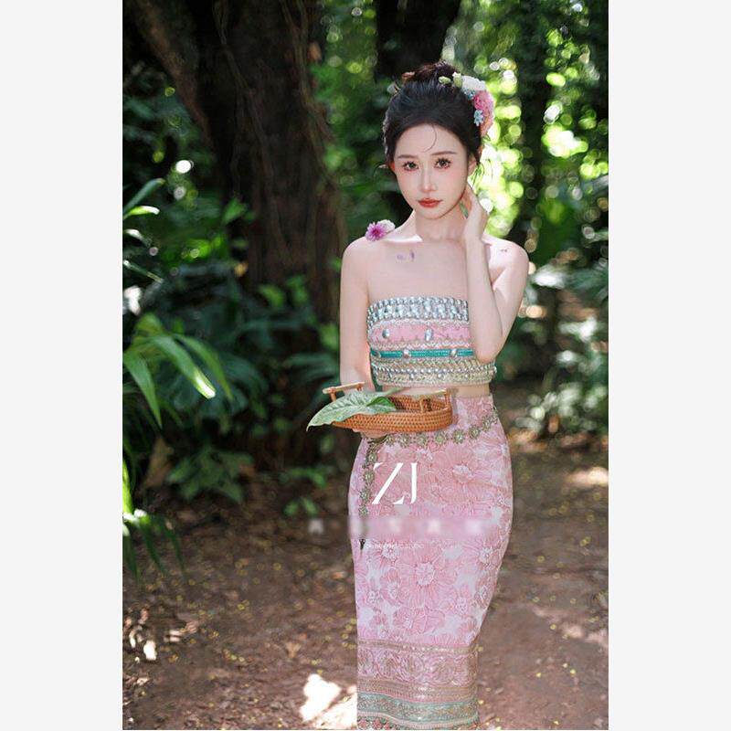 西双版纳傣族服装传统女