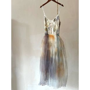 薄荷曼波风穿搭扎染度假风情万种吊带裙纯欲设计感小众连衣裙子女