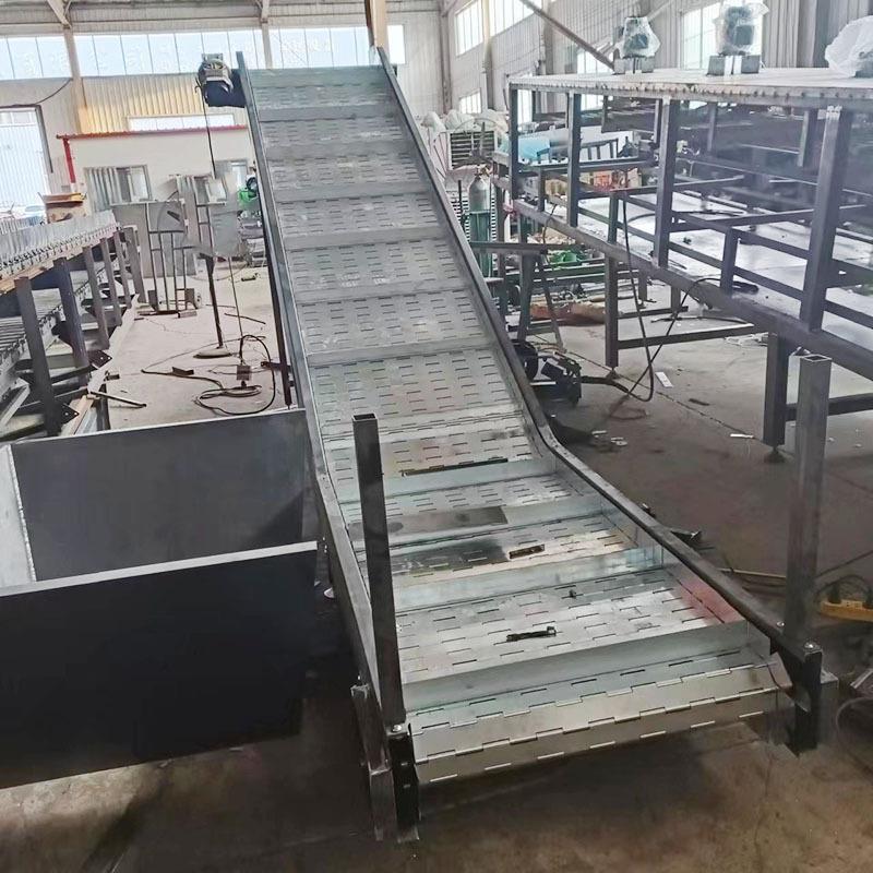 304不锈钢链板提升机小型物料运输爬坡网带输送机重型板链输送机