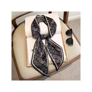 采购产品长丝绸围巾腰带与牛仔裤的妇女，白色装饰法国流光，发绳