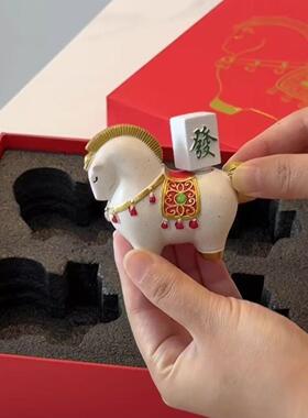 2026的转运准备马年摆件马上有钱办公室桌面装饰品生肖马树脂工艺