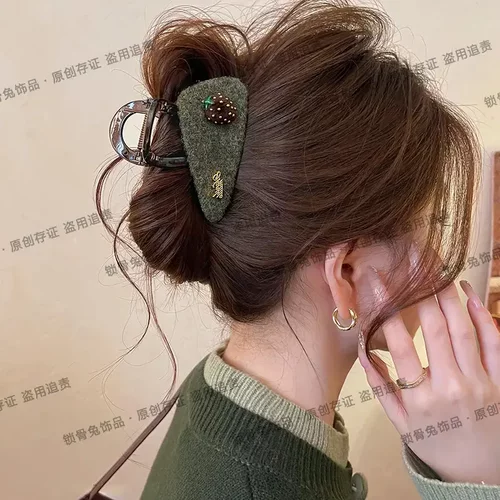 小紫熊供应链草莓毛毡三角抓夹