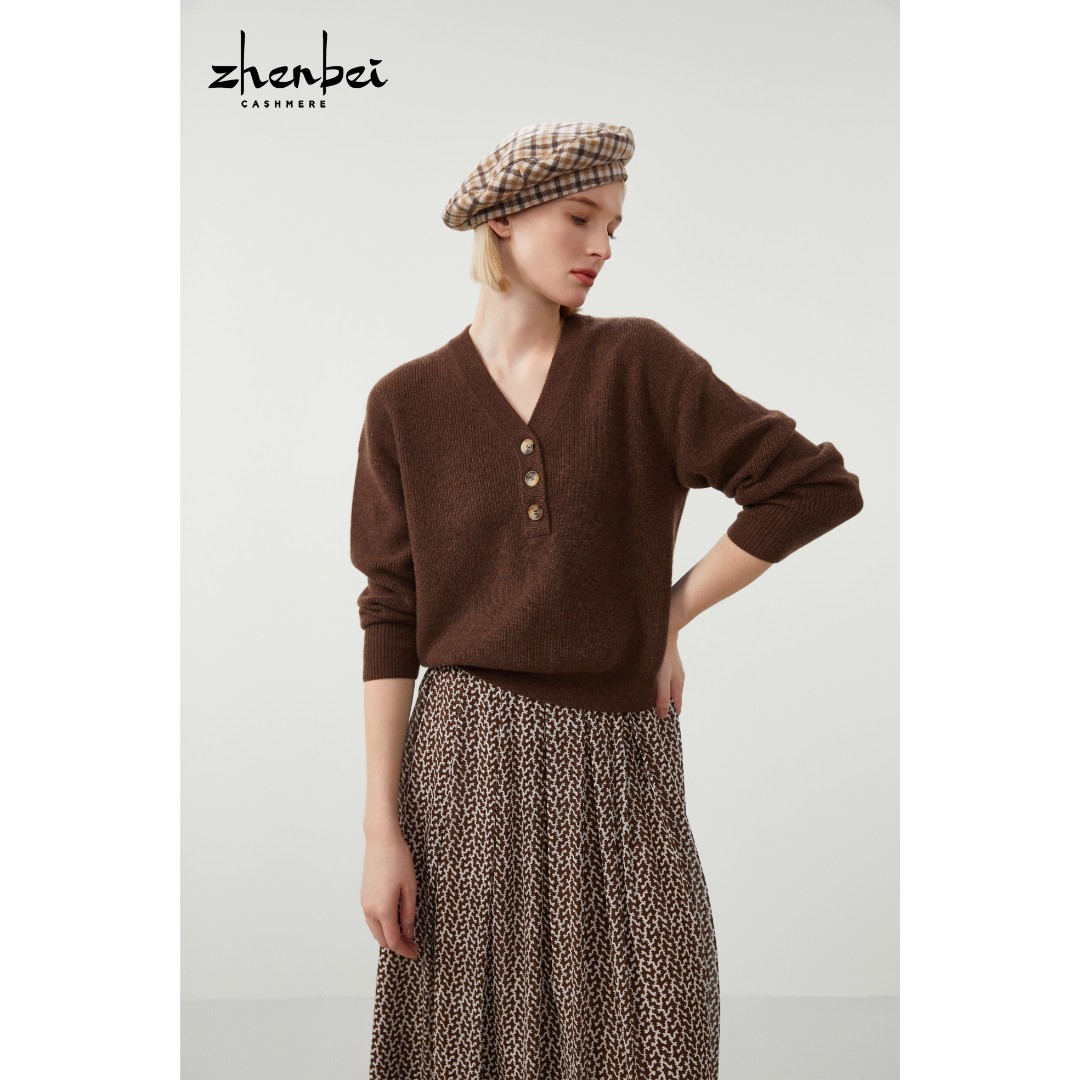 珍贝V领元宝针扣子女衫H71035