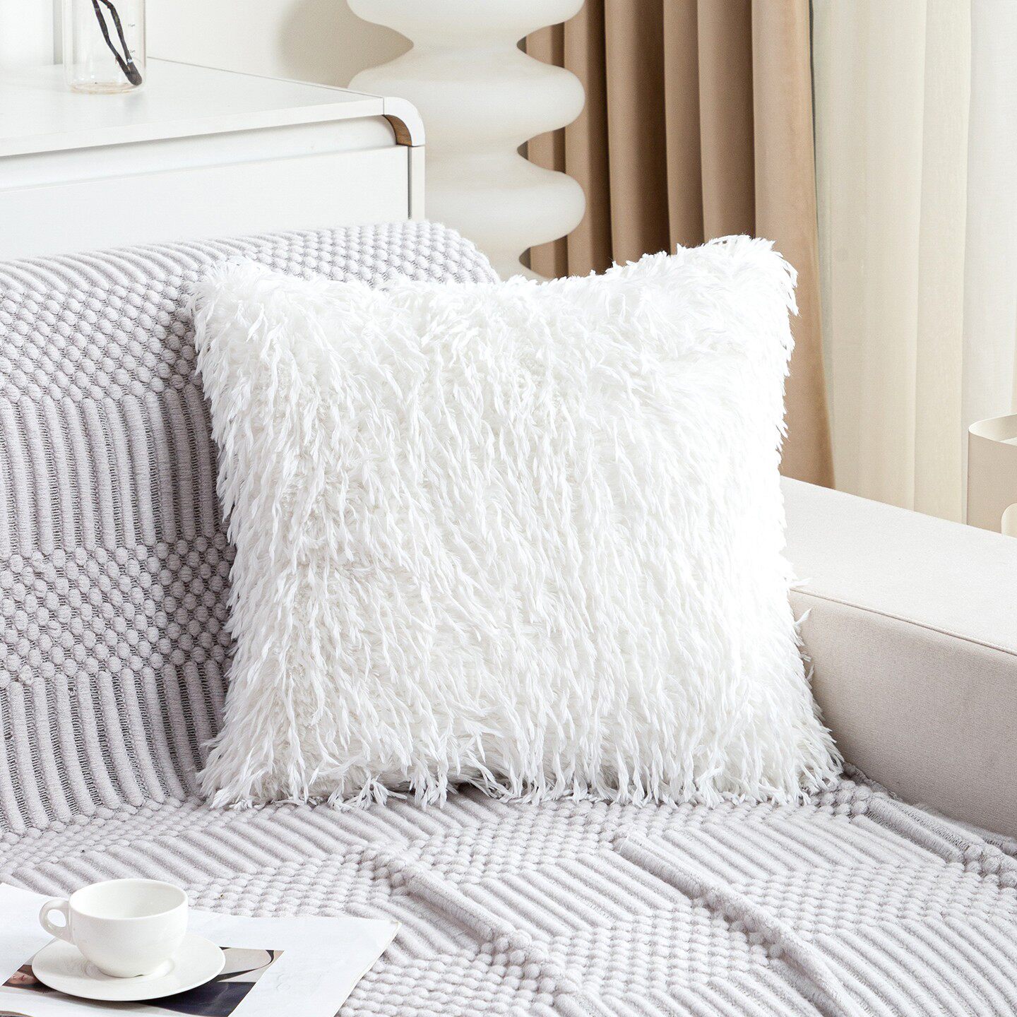 羽毛形状抱枕白色简约客厅沙发高端靠枕轻奢高级感长毛绒靠垫腰枕