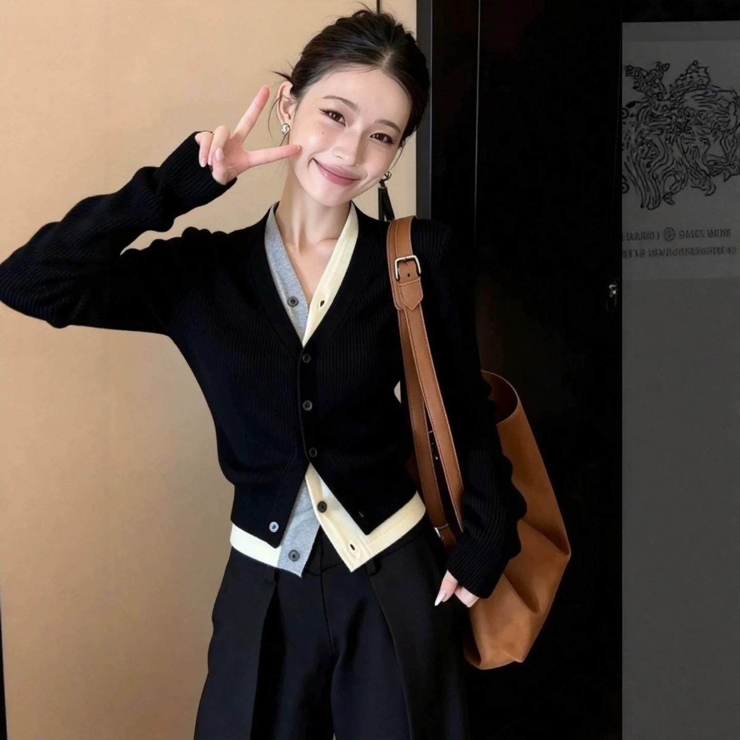 设计感假两件撞色V领针织开衫女2026秋大码胖MM修身气质毛衣上衣