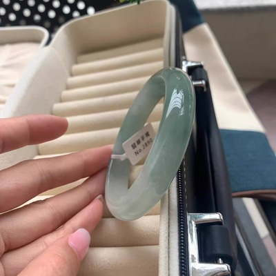 【141人抢购中】“半山”玉手镯