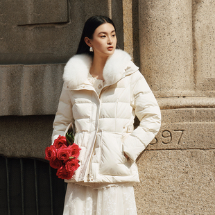 珂莱商场同款2025年冬季新款女装时尚气质保暖连帽鹅绒羽绒服外套