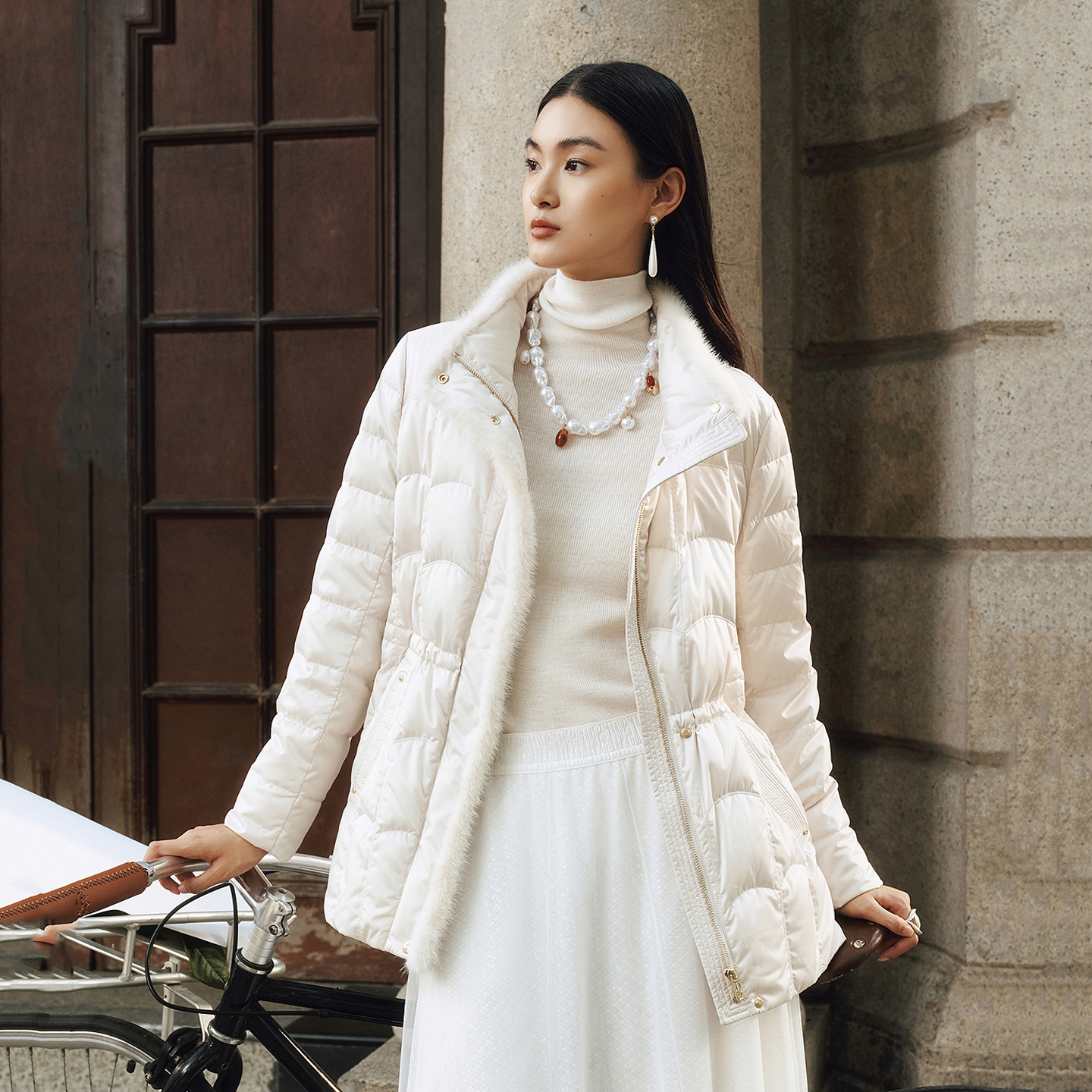 时尚气质收腰云朵鹅绒羽绒服外套