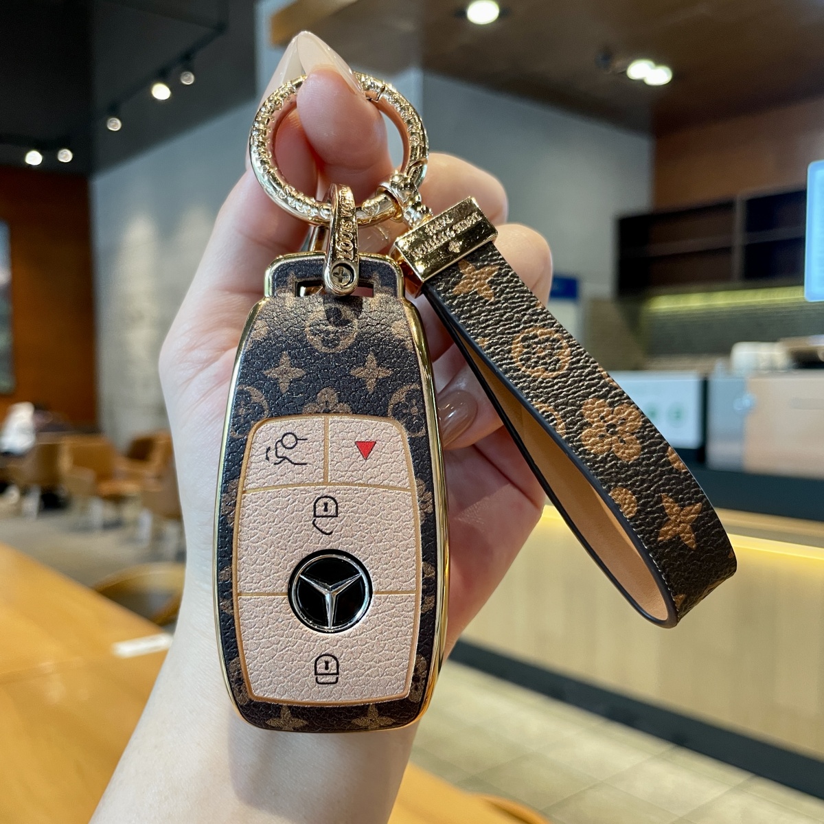 适用奔驰GLS450钥匙套海外车进口四键GLS600/480包GLE450/350壳扣